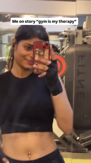 Anjali Kanwer Rajput Instagram - I love gym 😭😭#anjalikanwer #explore #relatable #comedy
.
.
.
.
.
.
(Anjalikanwer, gym, comedy, gym comedy, funny, relatable, relatable meme)