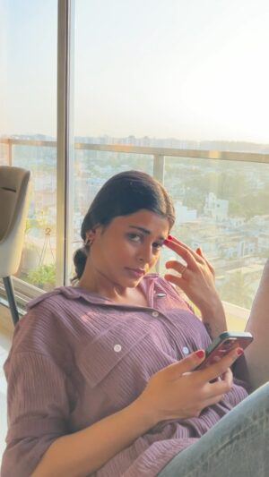 Anjali Kanwer Rajput Instagram - Fir bhi nhi lekr gyi 😒#anjalikanwer #mannjain #explore #relatable #sisters