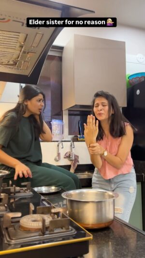 Anjali Kanwer Rajput Instagram - Mera Gussa utarne ki machine🫢 #mannjain #anjalikanwar #siblingbond #sisters