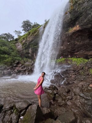 Anjali Kanwer Rajput Instagram - Aaj Mausam Bada beiman Hai🌸
.
.
#anjalikanwer #traveling #traveler #travelvlog #lifestyle