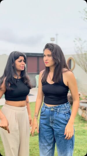 Anjali Kanwer Rajput Instagram - ise bolte hai khud ke pair pr khud kulhadi marna😭😭 #anjalikanwer #sisterscomedy #relatable