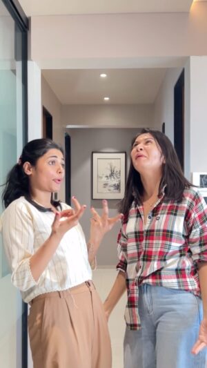 Anjali Kanwer Rajput Instagram - Next day pata chala Ki vo Mummy ke baal the😒😒#anjalikanwer #mannjain #explore #relatable #comedy