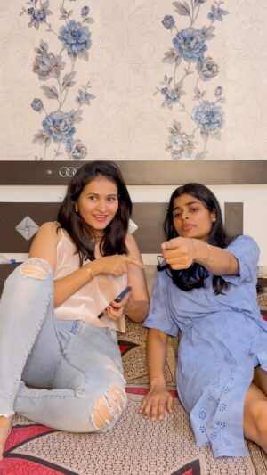 Anjali Kanwer Rajput Instagram - Chalak Lomdi hai ye😡 #mannjain #anjalikanwar #sisterhood #reelexplore #reelinstagram❤️