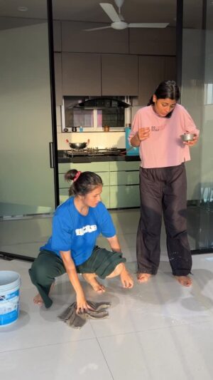 Anjali Kanwer Rajput Instagram - Sorry didi #anjalikanwer #explore #relatable #comedy #mannjain #shivamsingh #funnyvideos #sisters #sisterscomedy