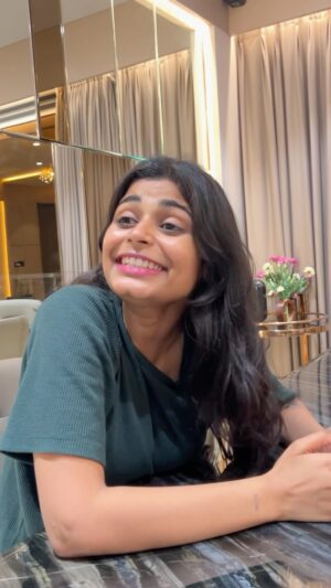 Anjali Kanwer Rajput Instagram - ise bolte Hai Apne pair par Khud kulhadi marna☹️#anjalikanwer #explore #relatable #comedy #funnyvideos #mannjain