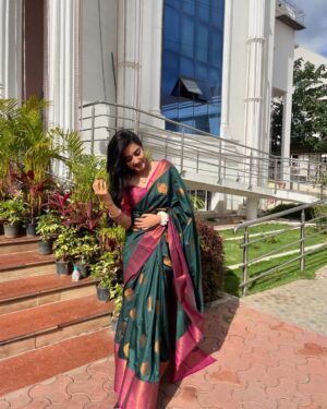 Anjali Krishna Instagram - तुम ठहरो,
आज वक्त को जाने दो |