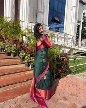 Anjali Krishna Instagram - तुम ठहरो,
आज वक्त को जाने दो |