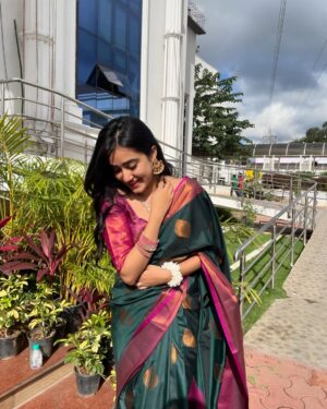 Anjali Krishna Instagram - तुम ठहरो,
आज वक्त को जाने दो |