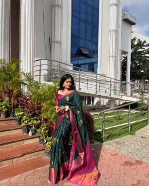 Anjali Krishna Instagram - तुम ठहरो,
आज वक्त को जाने दो |