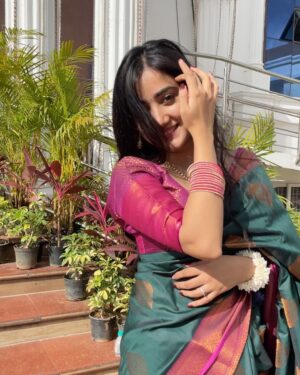 Anjali Krishna Instagram - तुम ठहरो,
आज वक्त को जाने दो |