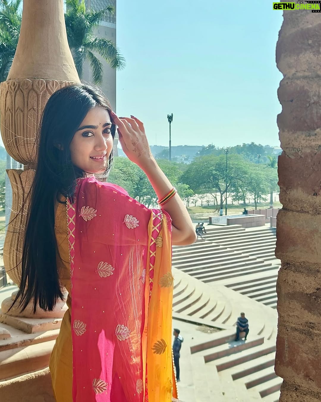 Anjali Krishna - 7.2K Likes - theme of the week ✨
