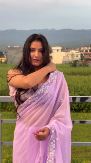 Anjali Sajwan Instagram - bheegi bheegi saree mei🌸🌻
.
.
.
.
.
.
.
.
.
.
.
.
.
#bheegibheegisaree #jahnvikapoor #fyp #foryoupage #fashiongram #fashion #saree #sareelove #trend #trending #viral #paramsundari