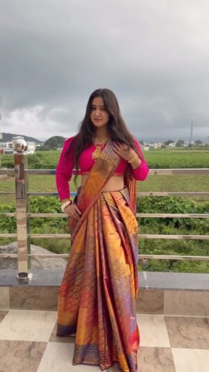 Anjali Sajwan Instagram - Since you all loved this look, here’s another video❤️🫣
.
.
.
.
.
.
.
.
.
.
.
.
.
.
#southindianfashion #halfsaree #southindia #telugu #tamil #fashion #fyp #viraltelugu #pahadigirl #foryoupage