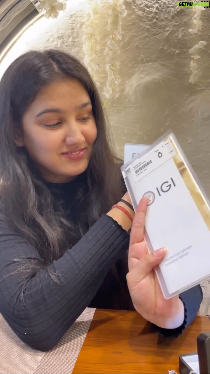 Anjali Sajwan - 2K Likes - Anjali recently bought a lab grown diamond pendant from EMORI. She was initially concerned about authenticity and quality of the jewellery. 

Let us find out what does she think now ! 😄