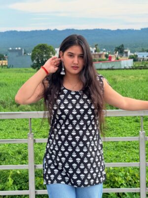 Anjali Sajwan Instagram - Romancitizing Kurtis and Jhumkas💕✨
.
.
.
.
.
.
.
.
.
.
.
.
.
.
.
.
#kurti #kurticollection #collegefits #jhumka #fashion #fashionblogger #desi #ethnic #fyp #foryou #savan #shravan