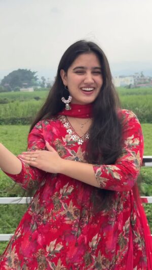 Anjali Sajwan Instagram - jidr bhi dekha menu jatt dista🫣💖 drafts hi aege abhi
.
.
.
.
.
.
.
.
.
.
.
.
#fyp #delhi #delhiuniversity #delhigirls #punjabi #punjabisongs #viral #foryoupage #transition #navratri #festivefashion