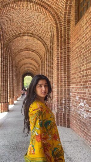 Anjali Sajwan Instagram - Ek ajnabi haseena se yun mulaqaat hogyi🫣🌸✨
Suit: @dhun_fashion_jaipur_
.
.
.
.
.
.
.
.
.
.
#fashion #fyp #foryoypage #suit #trend #ethnic #ethnicindianwear #suitsforwomen #trendingsongs #explore #transition #saree #punjabi #punjabisongs #ranjitbawa #gorgeous