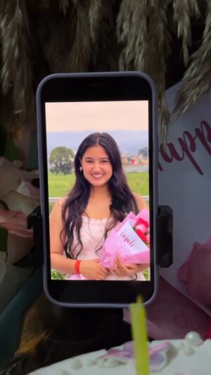 Anjali Sajwan Instagram - Only Gratitude✨❤️💫
.
.
.
.
.
.
.
.
.
.
.
.
.
.
#birthday #fyp #foryoupage #birthdaymonth #birthdayvideo