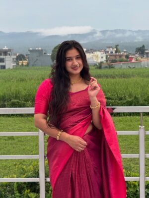 Anjali Sajwan Instagram - Sundara💖👀💫
.
.
.
.
.
.
.
.
.
.
.
#fyp #saree #marathi #marathiculture #marathimulgi #sundara #viral #ootd