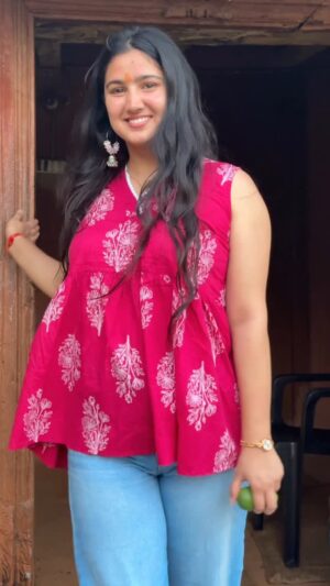 Anjali Sajwan Instagram - tum durr kahin se aayi ho👀✨
kurti: @_sai_aangan_store
.
.
.
.
.
.
.
.
.
.
.
.
#fyp #foryou #foryoupage #village #villagelifestyle #pahadan #pahadi #delhi #delhigirls #delhiuniversity #uttarakhand #uttarakhandi #explore #travel #travelblogger #travelgram #kurti #kurtilover #ethnic #desi