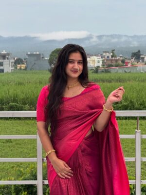 Anjali Sajwan Instagram - Sundara💖👀💫
.
.
.
.
.
.
.
.
.
.
.
#fyp #saree #marathi #marathiculture #marathimulgi #sundara #viral #ootd