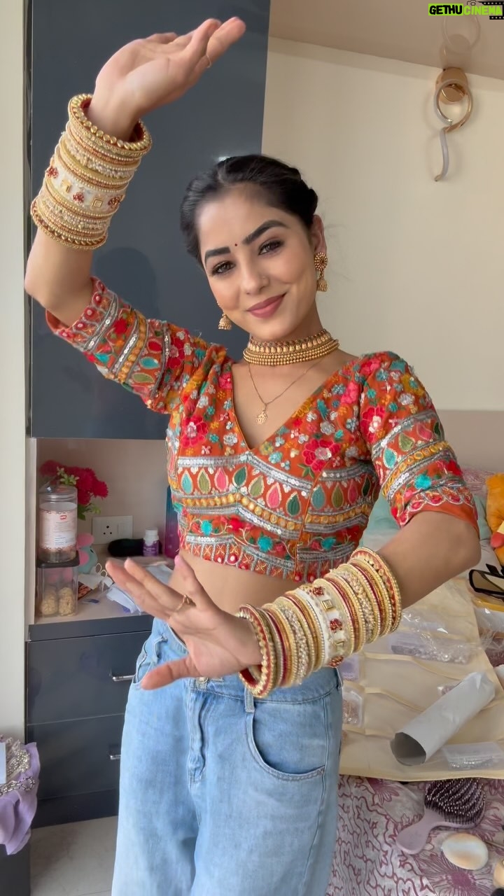 Anju Mor - 121.1K Likes - My Friend Marriage look😍
.
.
.
Outfit @radhikabutic01 
.
#anjumor #reelitfeelit #anjumordance #reelsinstagram