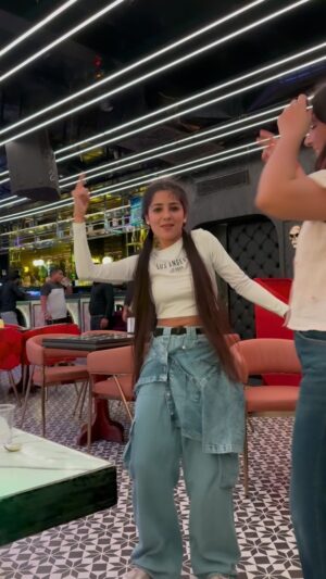 Anju Mor Instagram - Nal Tadpu ga Dil tera🙂
.
.
#anjumor #anjumordance