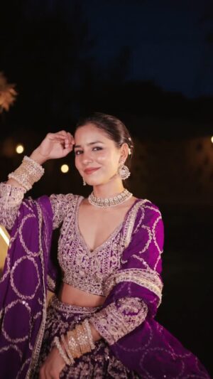 Anju Mor Instagram - Because it’s trending 🙈
.
Outfit @radhikabutic01
.
.
.
#anjumordance #shakyshaky #treandingreels #reeitfeelit #viralreels #lehnga #purpleoutfit #anjumor #reelsinstagram