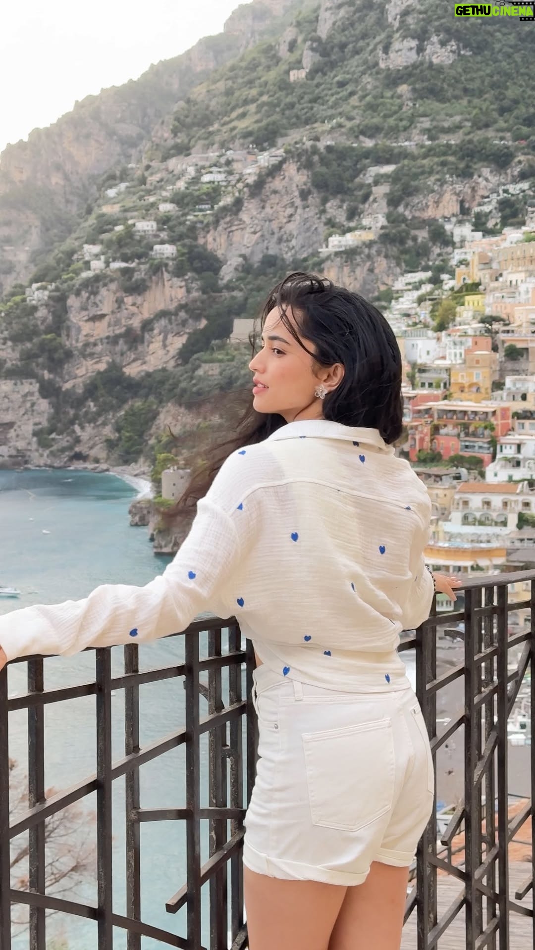 Ankita Chhetri - 141.2K Likes - call me filmy, call me cringe but srk songs in europe..

just hits different 🤌🏻🤍

#AnkitaInItaly 🎀 

[ Italy, Amalfi Coast, Positano, SRK, Europe, Bollywood songs ]