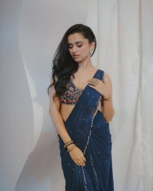 Ankita Chhetri Instagram - desi clothes >>> all my other personalties💙
outfit- @_kajalrajputofficial_
hair and makeup - @isha__mua
📸- @arunwithideas