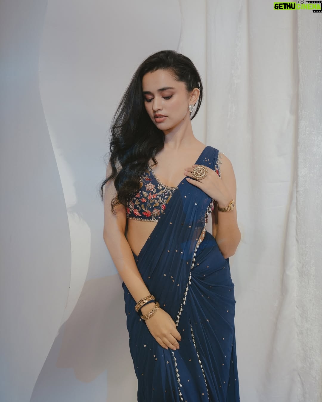 Ankita Chhetri - 74.9K Likes - desi clothes >>> all my other personalties💙

outfit- @_kajalrajputofficial_ 
hair and makeup - @isha__mua 
📸- @arunwithideas
