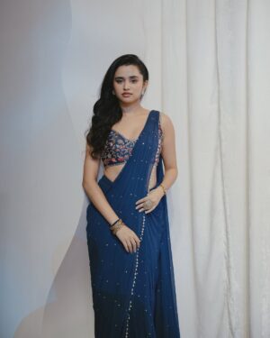 Ankita Chhetri Instagram - desi clothes >>> all my other personalties💙
outfit- @_kajalrajputofficial_
hair and makeup - @isha__mua
📸- @arunwithideas