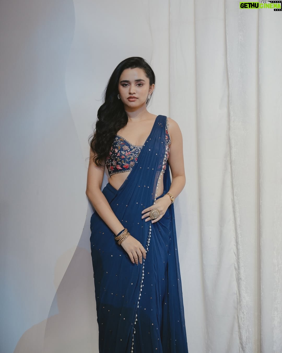 Ankita Chhetri - 74.9K Likes - desi clothes >>> all my other personalties💙

outfit- @_kajalrajputofficial_ 
hair and makeup - @isha__mua 
📸- @arunwithideas