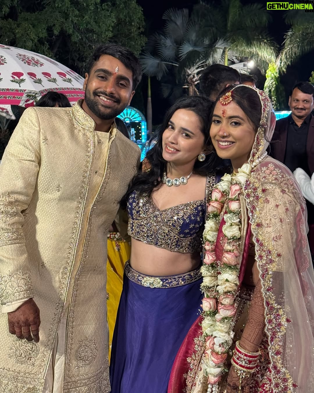 Ankita Chhetri - 87K Likes - best people, best vibes, best dump ever!!!

gotta thank @jaikinjain for bringing one of my favourite people @_salonib to Bombay😘 i love you both way too much 🧿♥️ 

wearing- @jigarandnikitaofficial