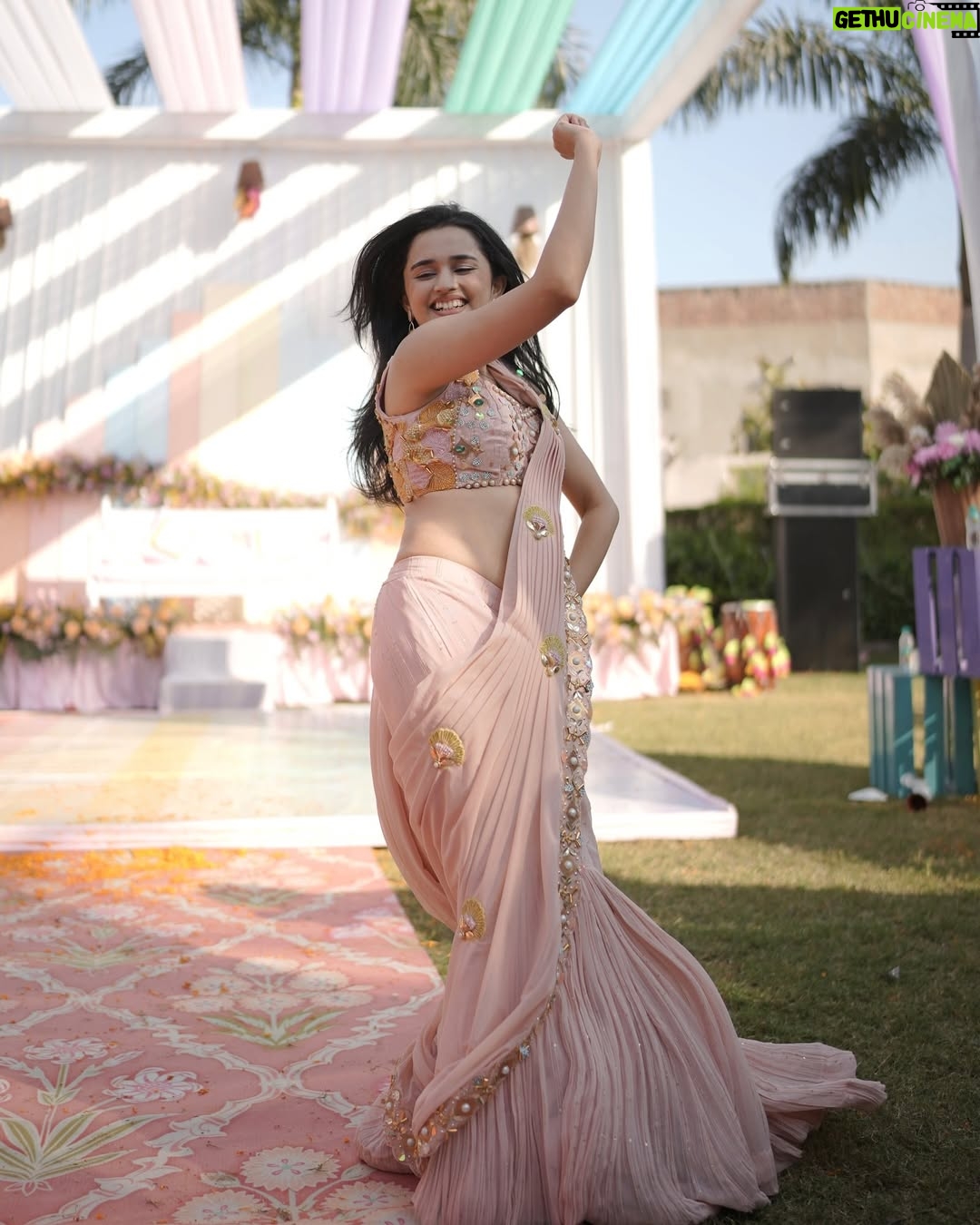 Ankita Chhetri - 87K Likes - best people, best vibes, best dump ever!!!

gotta thank @jaikinjain for bringing one of my favourite people @_salonib to Bombay😘 i love you both way too much 🧿♥️ 

wearing- @jigarandnikitaofficial