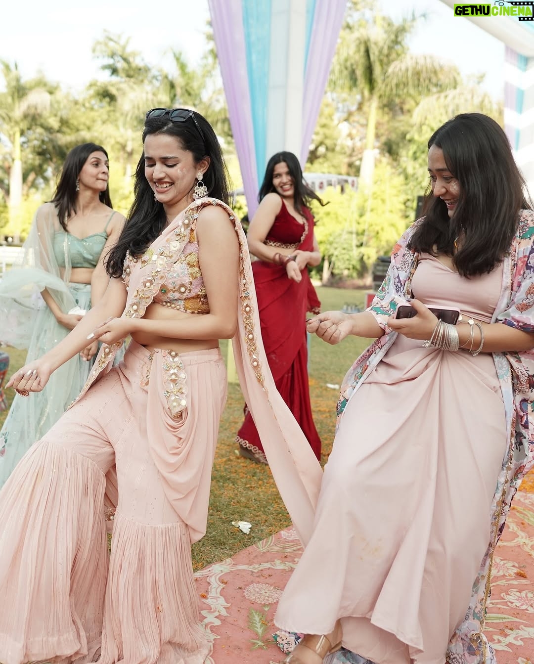Ankita Chhetri - 87K Likes - best people, best vibes, best dump ever!!!

gotta thank @jaikinjain for bringing one of my favourite people @_salonib to Bombay😘 i love you both way too much 🧿♥️ 

wearing- @jigarandnikitaofficial
