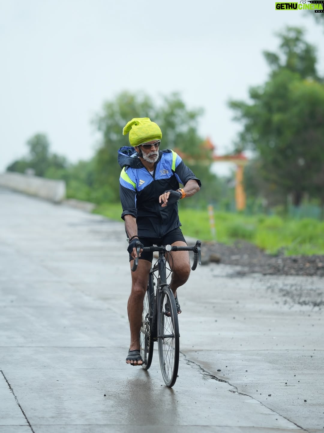 Ankita Konwar - 27K Likes - Day 2&3 just hills, hills, hills 😬 ghat pe ghat, ghat pe ghat, to paraphrase an old dialogue 😜 90km cycling and 20km running for 3 consecutive days so far, feels amazing !! Lots of  pushups for selfies .. meeting fitter Indians on the way 😀 people often ask me, Kyu karte ho itna, Marna hi toh hai - but I think if I haven’t explored the limits of the potential of mind and body at every age, I haven’t really lived or shown gratitude for the amazing gifts I have recieved from the almighty😀 #fitindianrun #mumbai2goa