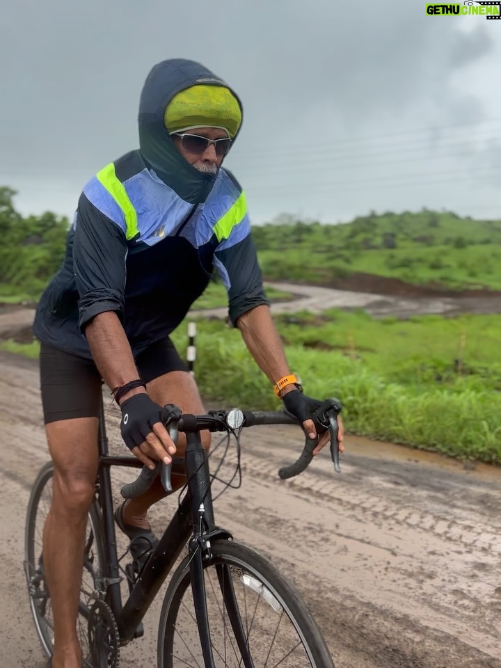 Ankita Konwar - 27K Likes - Day 2&3 just hills, hills, hills 😬 ghat pe ghat, ghat pe ghat, to paraphrase an old dialogue 😜 90km cycling and 20km running for 3 consecutive days so far, feels amazing !! Lots of  pushups for selfies .. meeting fitter Indians on the way 😀 people often ask me, Kyu karte ho itna, Marna hi toh hai - but I think if I haven’t explored the limits of the potential of mind and body at every age, I haven’t really lived or shown gratitude for the amazing gifts I have recieved from the almighty😀 #fitindianrun #mumbai2goa