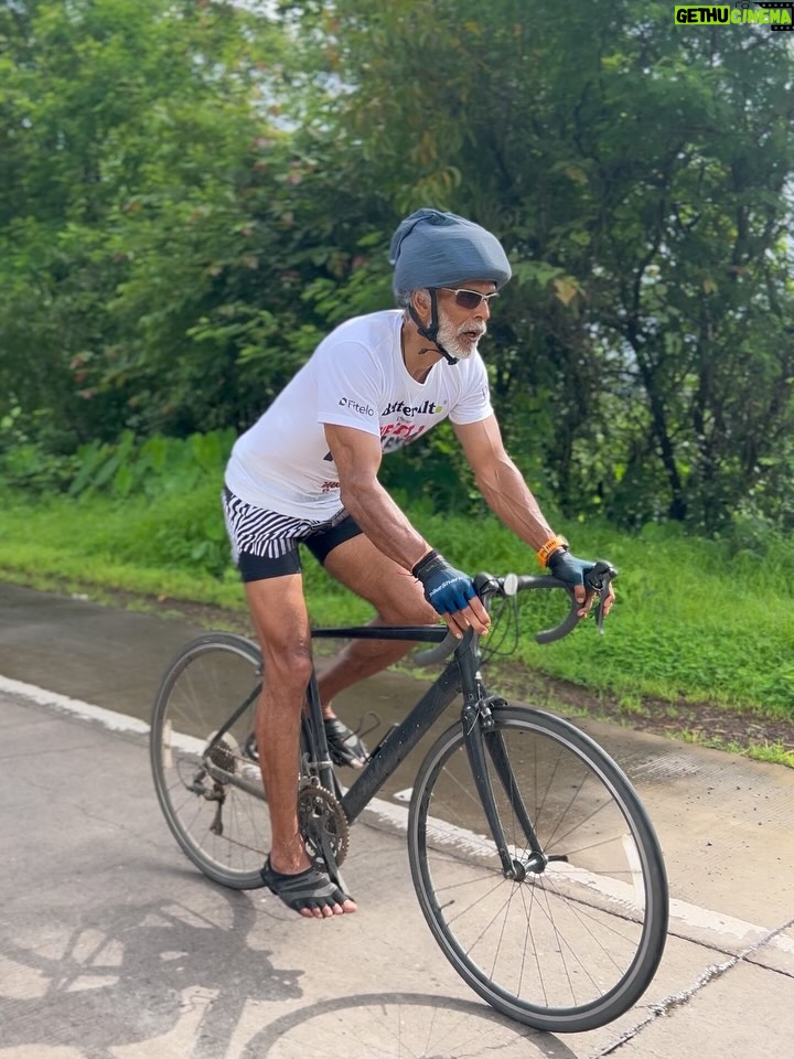 Ankita Konwar - 27K Likes - Day 2&3 just hills, hills, hills 😬 ghat pe ghat, ghat pe ghat, to paraphrase an old dialogue 😜 90km cycling and 20km running for 3 consecutive days so far, feels amazing !! Lots of  pushups for selfies .. meeting fitter Indians on the way 😀 people often ask me, Kyu karte ho itna, Marna hi toh hai - but I think if I haven’t explored the limits of the potential of mind and body at every age, I haven’t really lived or shown gratitude for the amazing gifts I have recieved from the almighty😀 #fitindianrun #mumbai2goa
