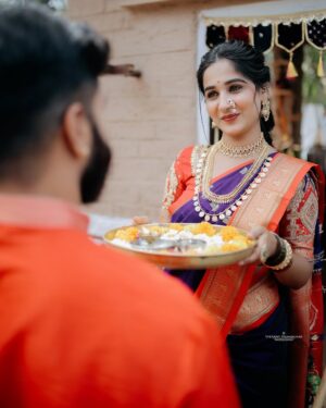 Ankita Raut Instagram - गुढीपाडव्याच्या हार्दिक शुभेच्छा ..🙏🏻❤️
.
.
In frame - @amrut_konde
Pc - @vikrantmumbaikar
Mua - @bhagya_makeup_expert
Outfit - @upasanafashion
.
.
#ankitaraut #love #marathi #gudhipadwa #padwa #hindu #hindunavvarsh