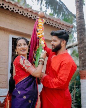 Ankita Raut Instagram - गुढीपाडव्याच्या हार्दिक शुभेच्छा ..🙏🏻❤️
.
.
In frame - @amrut_konde
Pc - @vikrantmumbaikar
Mua - @bhagya_makeup_expert
Outfit - @upasanafashion
.
.
#ankitaraut #love #marathi #gudhipadwa #padwa #hindu #hindunavvarsh