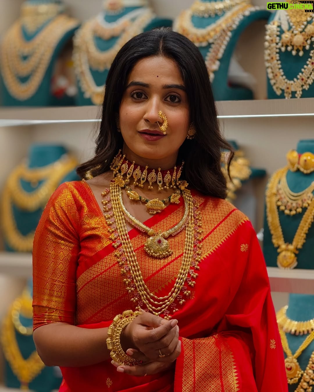 Ankita Raut - 12.3K Likes - Beautiful collection..🤩❤️ @aaryadagina 
.

Address- Shop No 2, Aarya Dagina, near New English School, Talav Pali, Thane
.
#ankitaraut #artist #marathi #marathimulagi #jewellery #ad #bridaljewellery