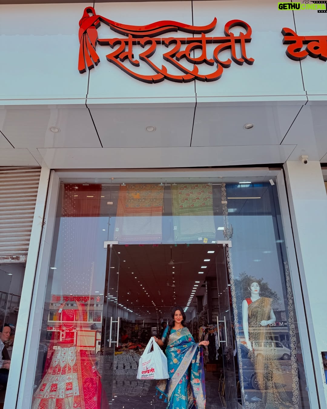 Ankita Raut - 14.9K Likes - Ek nahi Raja mala jodi pahije ..😒💃🏻

Thank you @_saraswatitextiles_ ❤️🤩

Address - Datt snacks samor,palaspe phata ,panvel 
.

.
#ankitaraut #artist #love #marathi #marathimulgi #trending #trendingnow #sareelovers #saree #sareeindia #manufacturing #manufactures