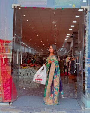 Ankita Raut Instagram - Ek nahi Raja mala jodi pahije ..😒💃🏻
Thank you @_saraswatitextiles_ ❤️🤩
Address - Datt snacks samor,palaspe phata ,panvel
.
.
#ankitaraut #artist #love #marathi #marathimulgi #trending #trendingnow #sareelovers #saree #sareeindia #manufacturing #manufactures