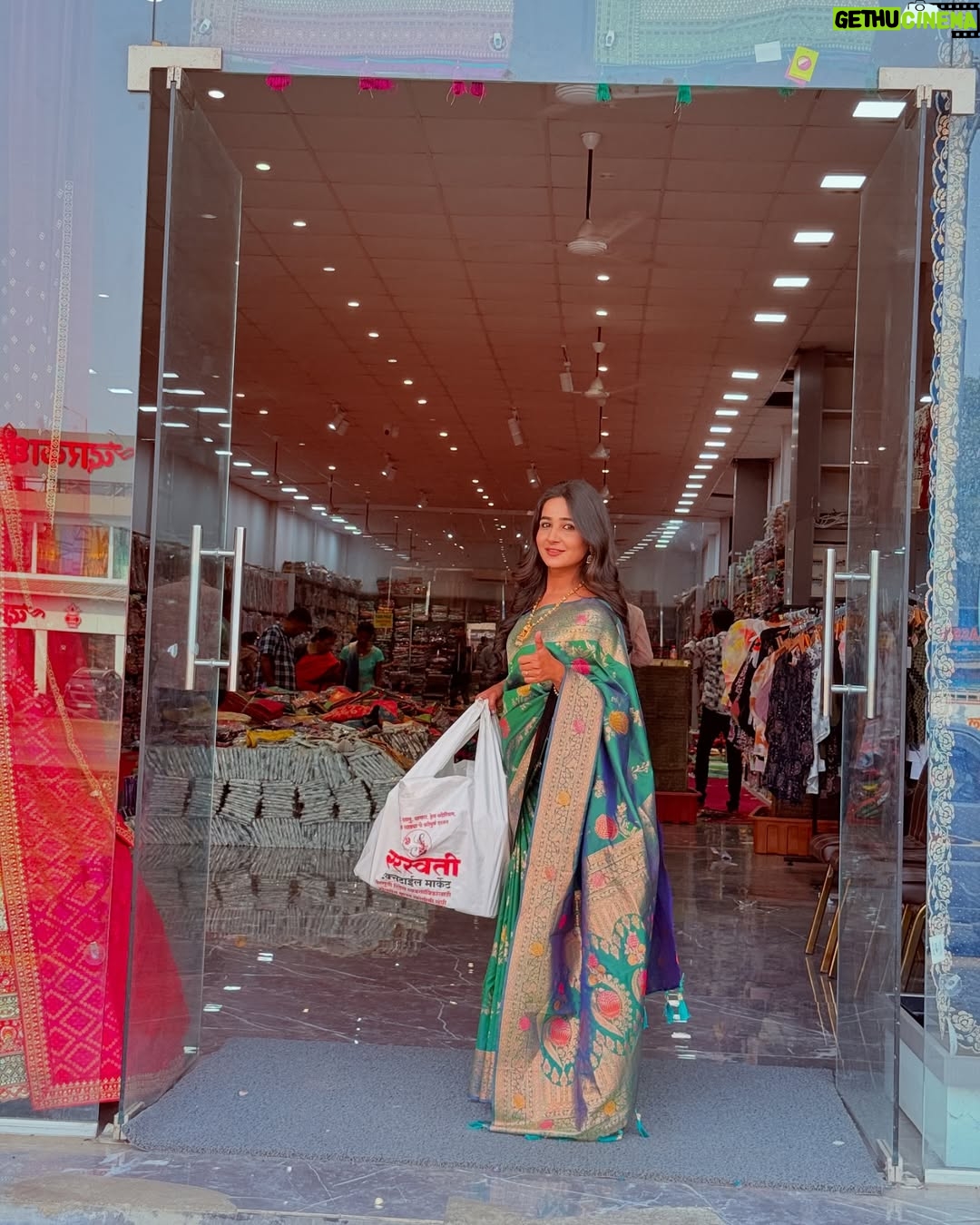 Ankita Raut - 14.9K Likes - Ek nahi Raja mala jodi pahije ..😒💃🏻

Thank you @_saraswatitextiles_ ❤️🤩

Address - Datt snacks samor,palaspe phata ,panvel 
.

.
#ankitaraut #artist #love #marathi #marathimulgi #trending #trendingnow #sareelovers #saree #sareeindia #manufacturing #manufactures