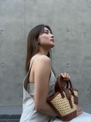 Anna Iriyama Instagram - まだまだ夏だね🍉🌞💦
苦手な夏、今年は楽しめてる気がする〜!!
👜 @paris64world
¿Qué clima hace ahora en sus países? 🌸☀️🍂❄️