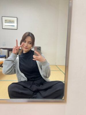 Anna Iriyama Instagram - #放送局占拠 第9話 本日21時〜!
座敷童のお面の横にブラシがセットしてあって
なんか可愛かった🤣笑
3枚目、般若 @kato_seishiro_official さんが番組のロケで行ったお店で、妖怪のリングを見つけてみんなに買ってきてくれたの🐈⬛💍