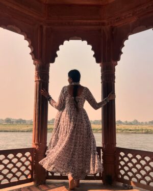 Annu Sood Instagram - हरे कृष्ण,हरि बोल 🥹🦚
#explore #trending #vrindavan
