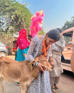 Annu Sood Instagram - हरे कृष्ण,हरि बोल 🥹🦚
#explore #trending #vrindavan