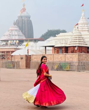 Annu Sood Instagram - I Can’t express it in words. It was my dream to go here
JAY JAGANNATH 🦚🙌
#explore #trending #jagannath